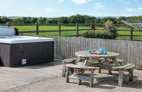 Rhosybol Cabaña | Alojamiento de 3 habitaciones en Llandyfrydog, near Amlwch