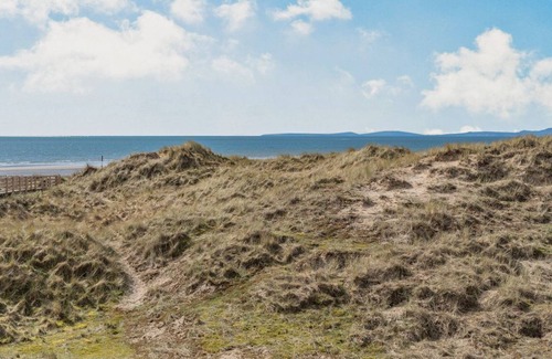 Talybont Cabina | 3 bedroom accommodation in Tal-y-bont, near Barmouth