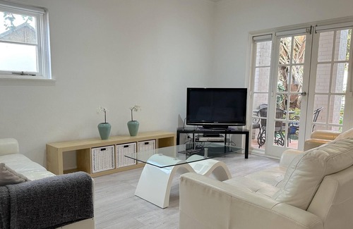 Nedlands Apartamento | Alojamiento de 3 dormitorios cerca de UWA y hospitales.