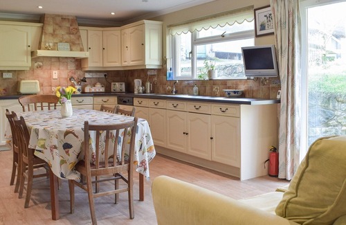 Haverfordwest Cabaña | 3 bedroom accommodation in Camrose