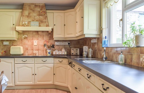 Haverfordwest Cabaña | 3 bedroom accommodation in Camrose