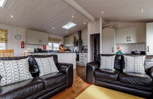 Hundall Cabaña | 3 bedroom accommodation in Mercia Marina, Willington