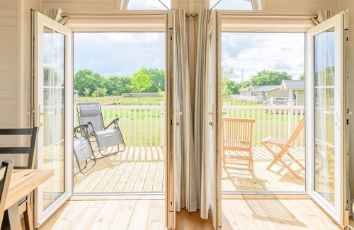 Hundall Cabaña | 3 bedroom accommodation in Mercia Marina, Willington