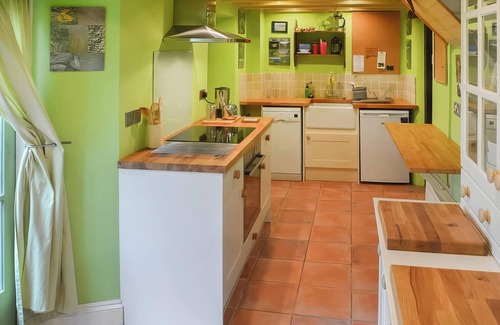 Dinas Cross Cabaña | 3 bedroom accommodation in Brynhenllan, Dinas Cross, Pembrokeshire