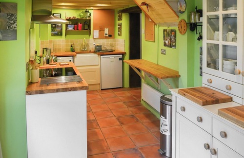 Dinas Cross Cabaña | 3 bedroom accommodation in Brynhenllan, Dinas Cross, Pembrokeshire