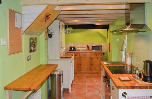 Dinas Cross Cabaña | 3 bedroom accommodation in Brynhenllan, Dinas Cross, Pembrokeshire