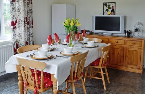 Felin Fach Cabaña | 3 bedroom accommodation in Brecon