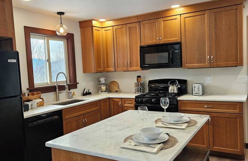 Keene Casa | 3 Bedroom Adirondack Retreat with Amazing Mountain views!!