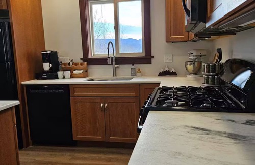Keene Casa | 3 Bedroom Adirondack Retreat with Amazing Mountain views!!