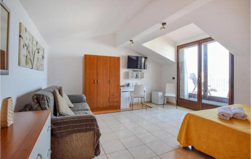 Castel Di Tusa Apartamento | 3 Bedroom Amazing Apartment In Castel Di Tusa