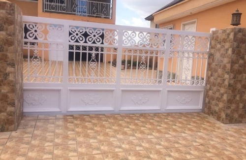 Kwabenyan Apartamento | Apartamento de lujo con sala de estar de 3 dormitorios y 2 baños