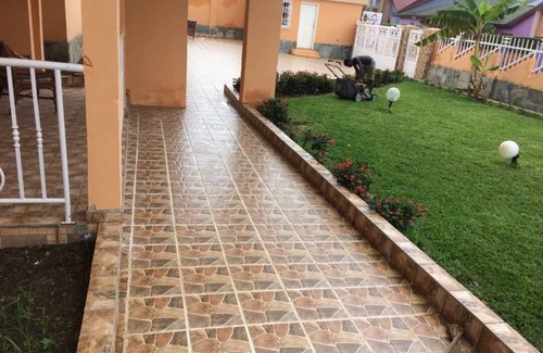 Kwabenyan Apartamento | Apartamento de lujo con sala de estar de 3 dormitorios y 2 baños