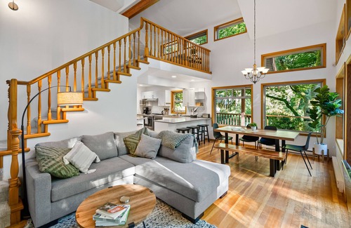 Juan de Fuca Electoral Area Chalet De Esquí | 3 Bedroom and 3 Bathroom Chalet in French Beach with Cedar Barrel Sauna