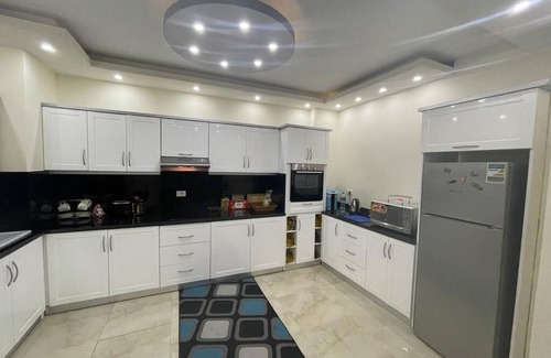 Ras Nasrani Apartamento | 3-Bedroom Apartment on the Ground Floor with Personal Backyard and Pool View