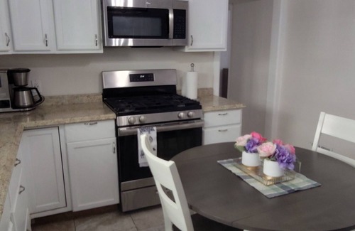 Buffalo Apartamento | 3-bedroom apartment Buffalo-Niagara Falls easy parking