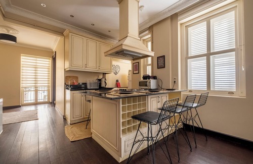 Gumussuyu Mahallesi Apartamento | 3-bedroom apartment in charming Istanbul with AC