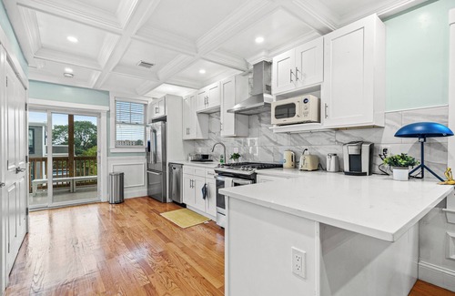 Dorchester Apartamento | 3-bedroom apartment in charming Boston/ Near Train