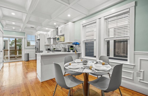 Dorchester Apartamento | 3-bedroom apartment in charming Boston/ Near Train