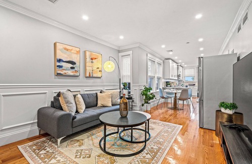 Dorchester Apartamento | 3-bedroom apartment in charming Boston/ Near Train
