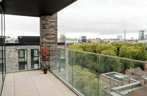 St. Pancras and Somers Town Apartamento | 3-bedroom apartment in delightful London with WiFi, fitness room, AC