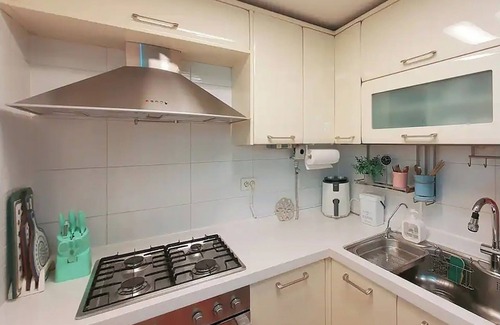 Nonhyeon-dong Apartamento | 3-bedroom apartment in fabulous Seoul with AC