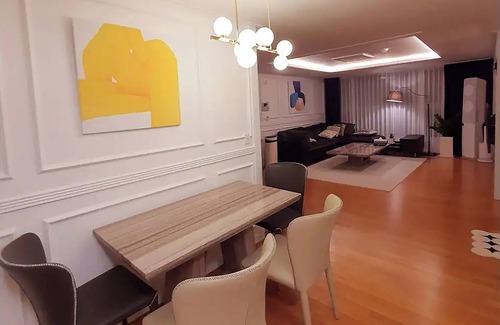 Nonhyeon-dong Apartamento | 3-bedroom apartment in fabulous Seoul with AC
