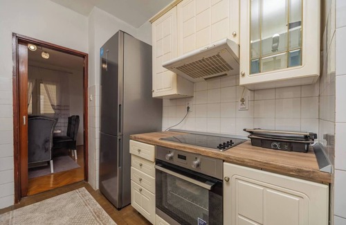 Dobrota Apartamento | 3 Bedroom Apartment in Dobrota with Balcony