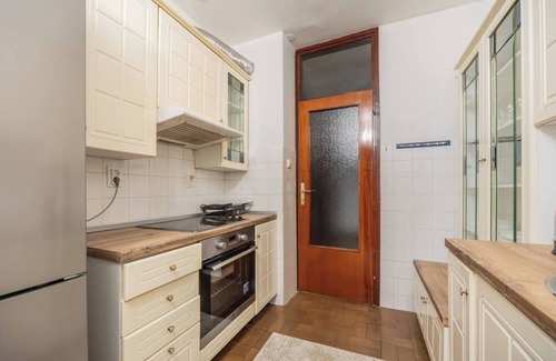 Dobrota Apartamento | 3 Bedroom Apartment in Dobrota with Balcony