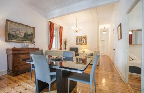 Sao Joao de Deus Apartamento | 3 Bedroom Apartment in Sacadura Cabral