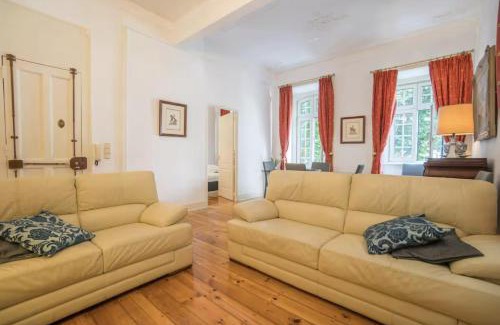 Sao Joao de Deus Apartamento | 3 Bedroom Apartment in Sacadura Cabral