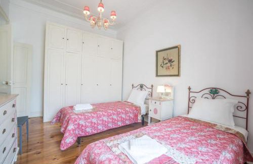 Sao Joao de Deus Apartamento | 3 Bedroom Apartment in Sacadura Cabral