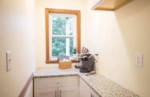 Allston Apartamento | Recientemente renovado 3 dormitorios cerca de Harvard / BU / BC con cable y wifi