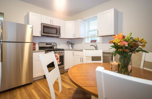 Allston Apartamento | Recientemente renovado 3 dormitorios cerca de Harvard / BU / BC con cable y wifi