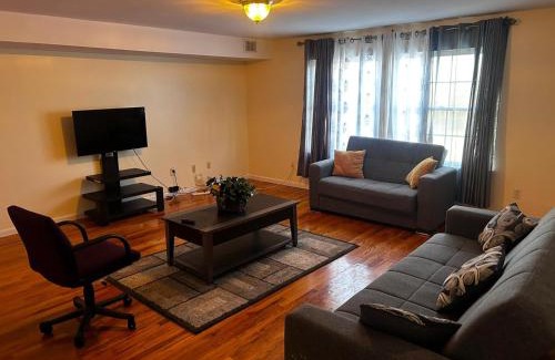 Newark Apartamento | 3-Bedroom Apt 5 miles AirPort