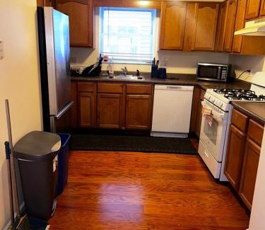 Newark Apartamento | 3-Bedroom Apt 5 miles AirPort