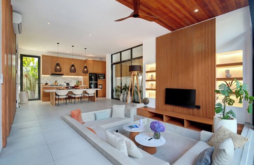 Batu Bolong Villa | 3-bedroom Aquamarine villa in amazing Bali with Private pool, 5-min to Beach
