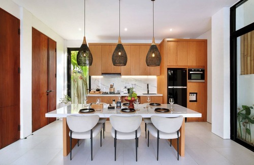 Batu Bolong Villa | 3-bedroom Aquamarine villa in amazing Bali with Private pool, 5-min to Beach