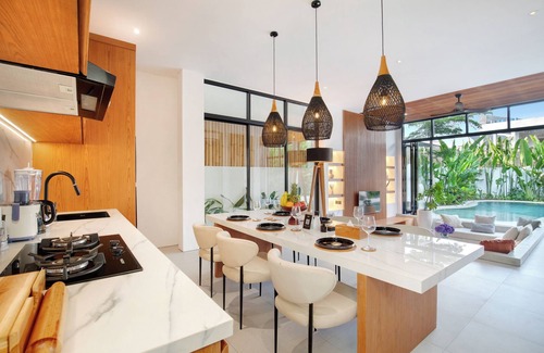 Batu Bolong Villa | 3-bedroom Aquamarine villa in amazing Bali with Private pool, 5-min to Beach