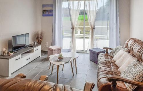 Saint-Carreuc Casa | 3 Bedroom Awesome Home In Saint-Carreuc