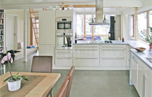 Bomlo Casa | 3 Bedroom Awesome Home In Mosterhamn