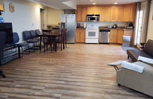 Farmington Casa | 3 Bedroom Basement Suite with Kitchen