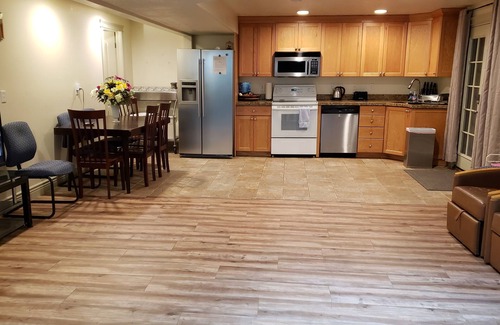 Farmington Casa | 3 Bedroom Basement Suite with Kitchen