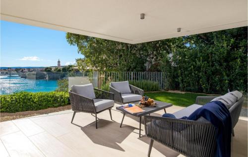 Krk Apartamento | 3 Bedroom Beach Front Apartment In Krk
