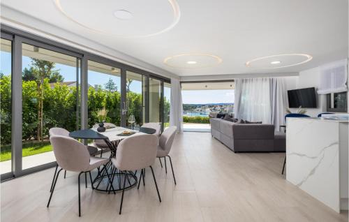 Krk Apartamento | 3 Bedroom Beach Front Apartment In Krk