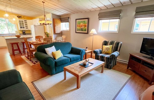 Kenora Cabaña | 3 Bedroom Beachfront Cottage on Lake of the Woods