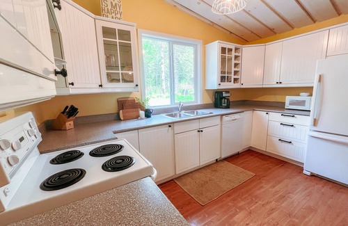 Kenora Cabaña | 3 Bedroom Beachfront Cottage on Lake of the Woods