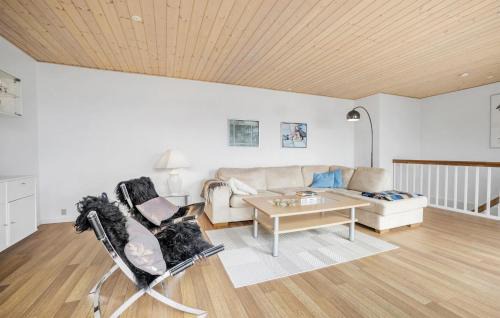 Sandkaas Apartamento | 3 Bedroom Beautiful Apartment In Allinge