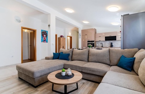 Solin Apartamento | Hermoso apartamento de 3 dormitorios en.