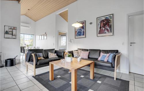Houstrup Casa | 3 Bedroom Beautiful Home In Nørre Nebel