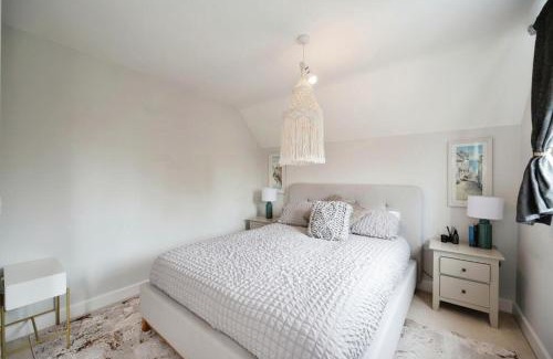 Portsmouth Casa | 3 Bedroom Beautiful Home with Garden, AC, Hot Tub